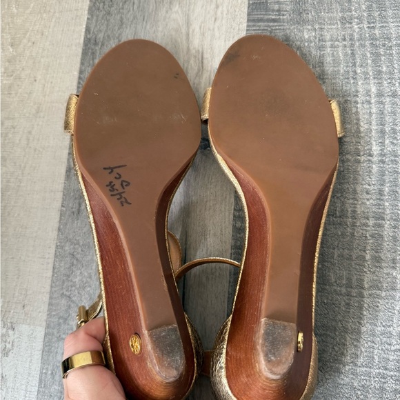 Tory Burch Savannah Wedge Gold Sandal Size 9.5 - Picture 5 of 11
